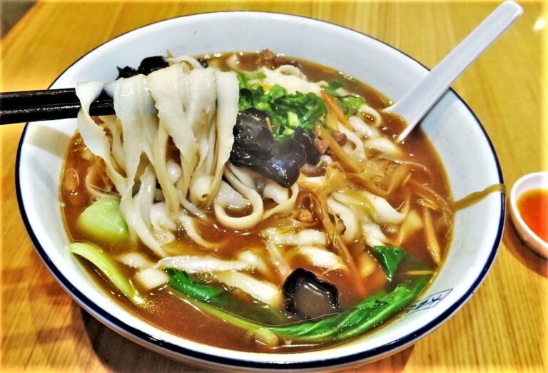 世界のB級グルメ/10 刀削麺(ダオシャオミエン) in 中国 | トラベルダイアリートラタロウ