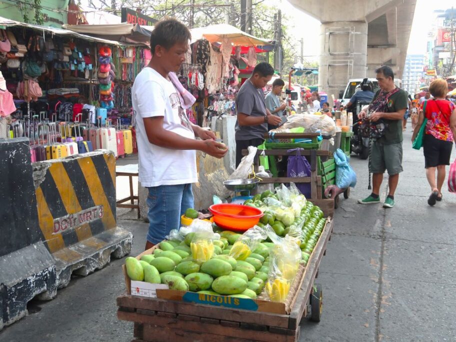 バクララン市場5